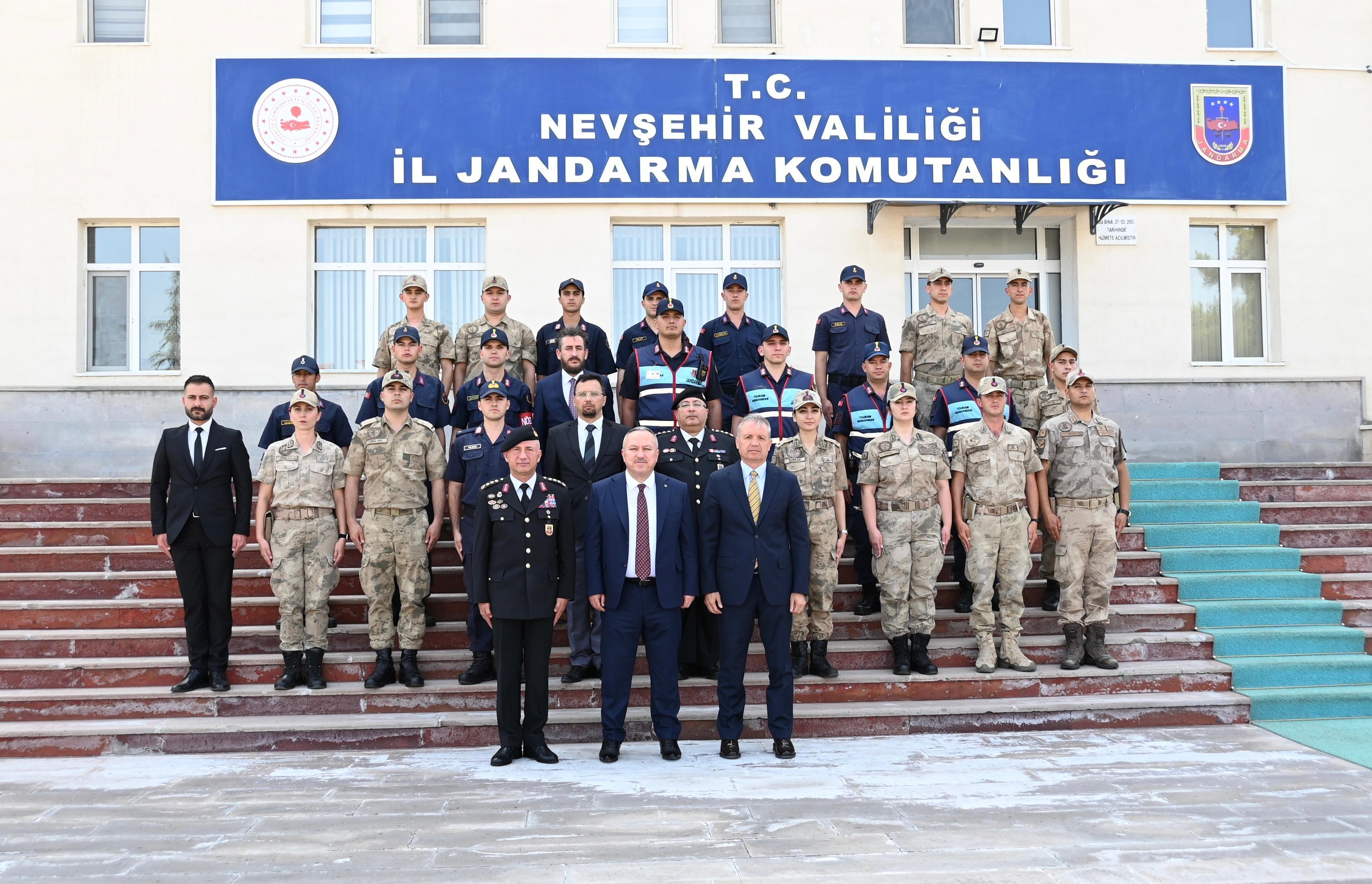 Vali Fidan, il genelinde görev yapan Jandarma ve Emniyet personellerini ziyaret etti.